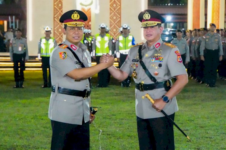 Penyerahan Pataka Catya Turangga Wira Sakti Tandai Pergantian Kepemimpinan Polda NTT dari Komjen Pol. Dr. Rudi Darmoko, S.I.K., M.Si. kepada Irjen Pol. Reza Arief Dewanto, S.I.K.