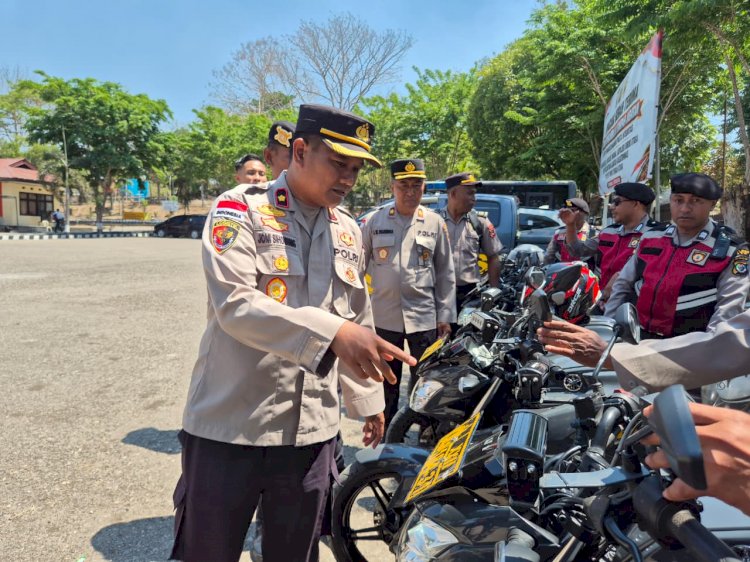 Jelang Aksi Unjuk Rasa Dua Tahun Pemerintahan Kabinet Merah Putih, Waka Polres Ttu Pimpin Pemeriksaan Kesiapan Personel Dan Kendaraan Dinas