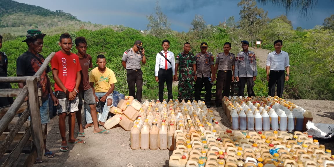 Polsek Miomaffo Timur Sita 2.215 Liter BBM di Perbatasan Indonesia - Timor Leste