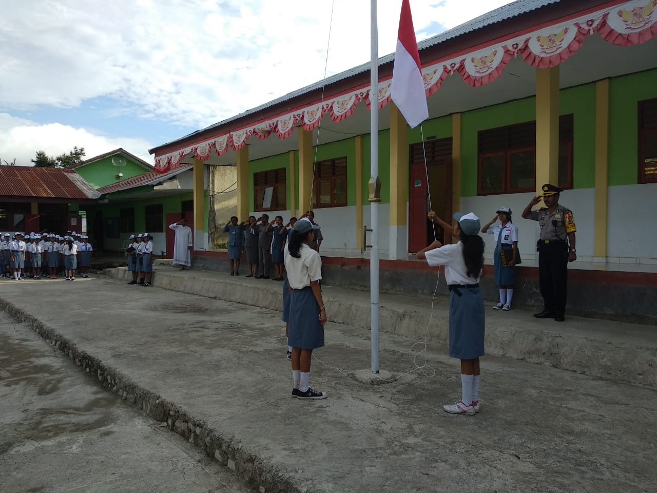 WAKA POLRES TTU TANAMKAN SEMANGAT JIWA NASIONALISME DILINGKUNGAN PELAJAR