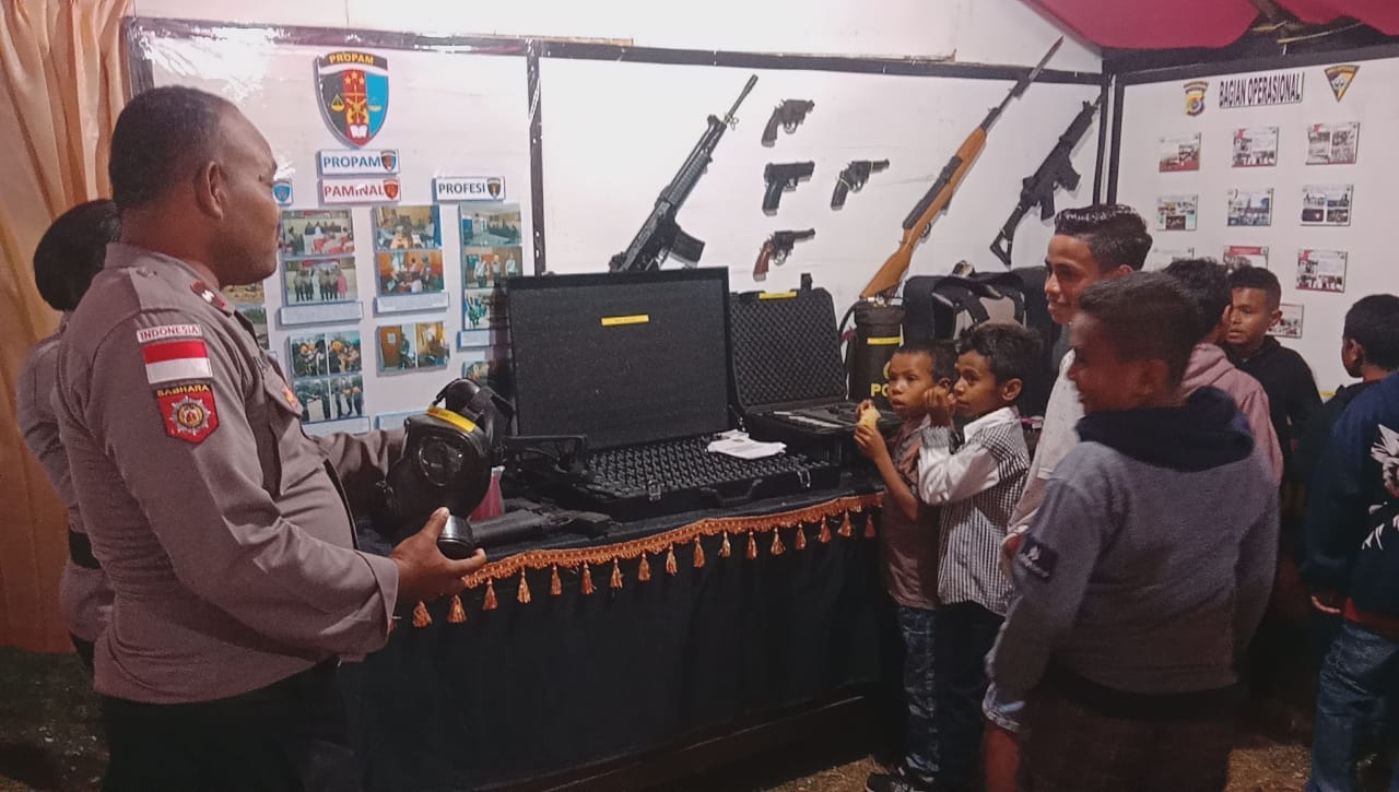 Buka Stand Pameran, Polres TTU Pamerkan Beragam Peralatan Senjata